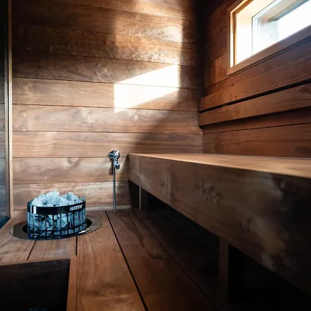Lapland Luxury Hideaways Lodge *